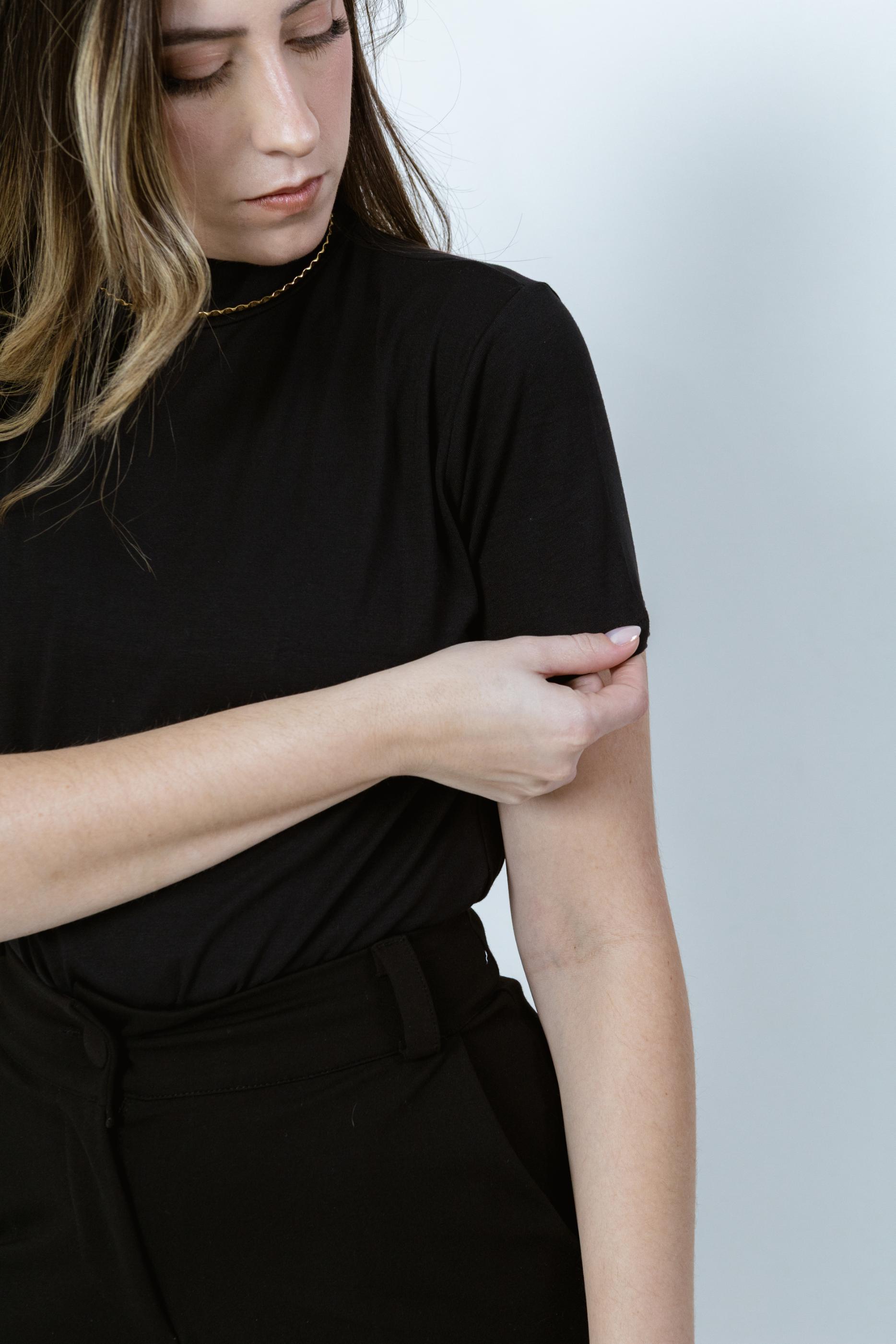 T-Shirt Gola Alta Reta Básica